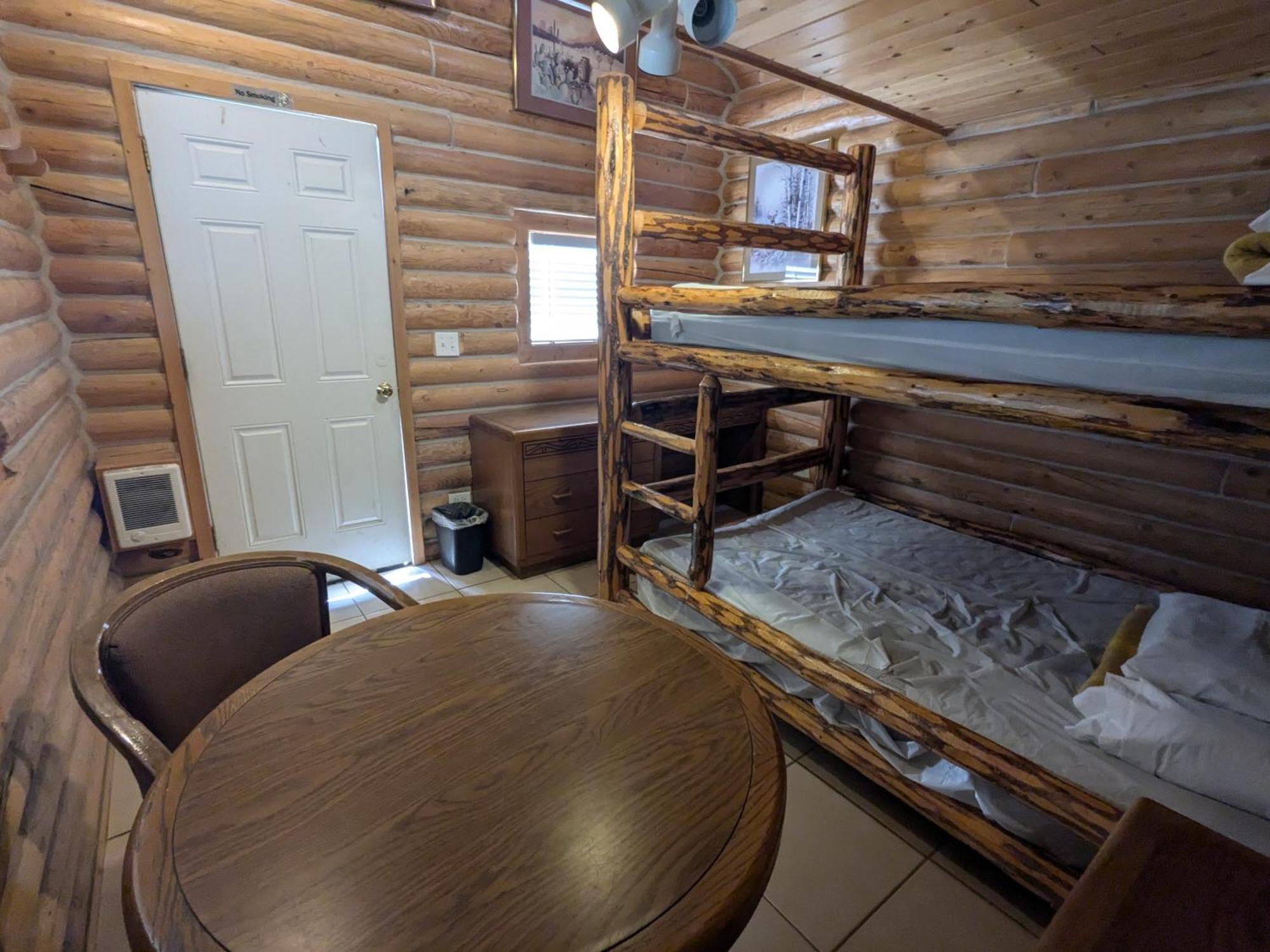 Jared'S Wild Rose Ranch Resort Айлънд Парк Стая снимка