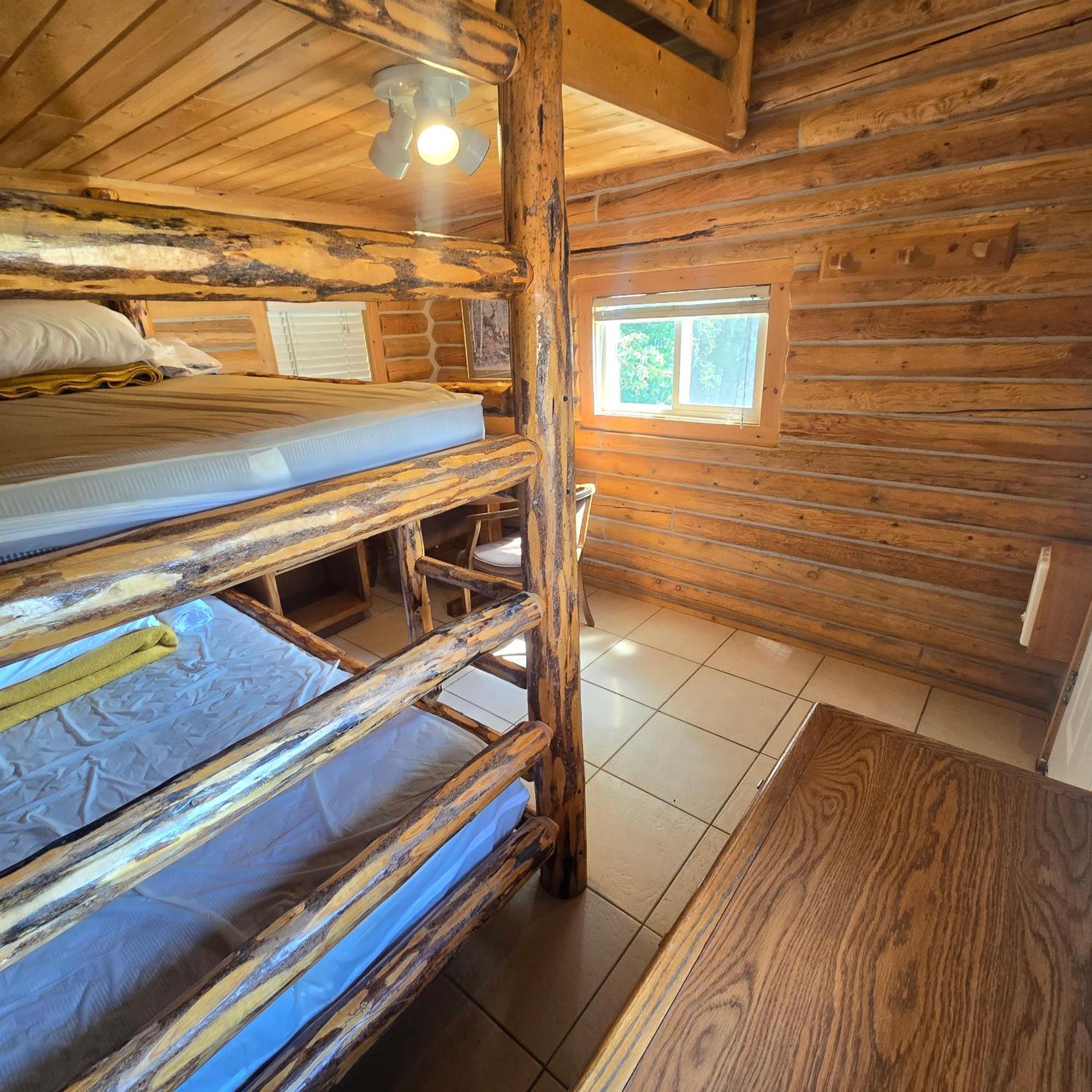 Jared'S Wild Rose Ranch Resort Айлънд Парк Стая снимка